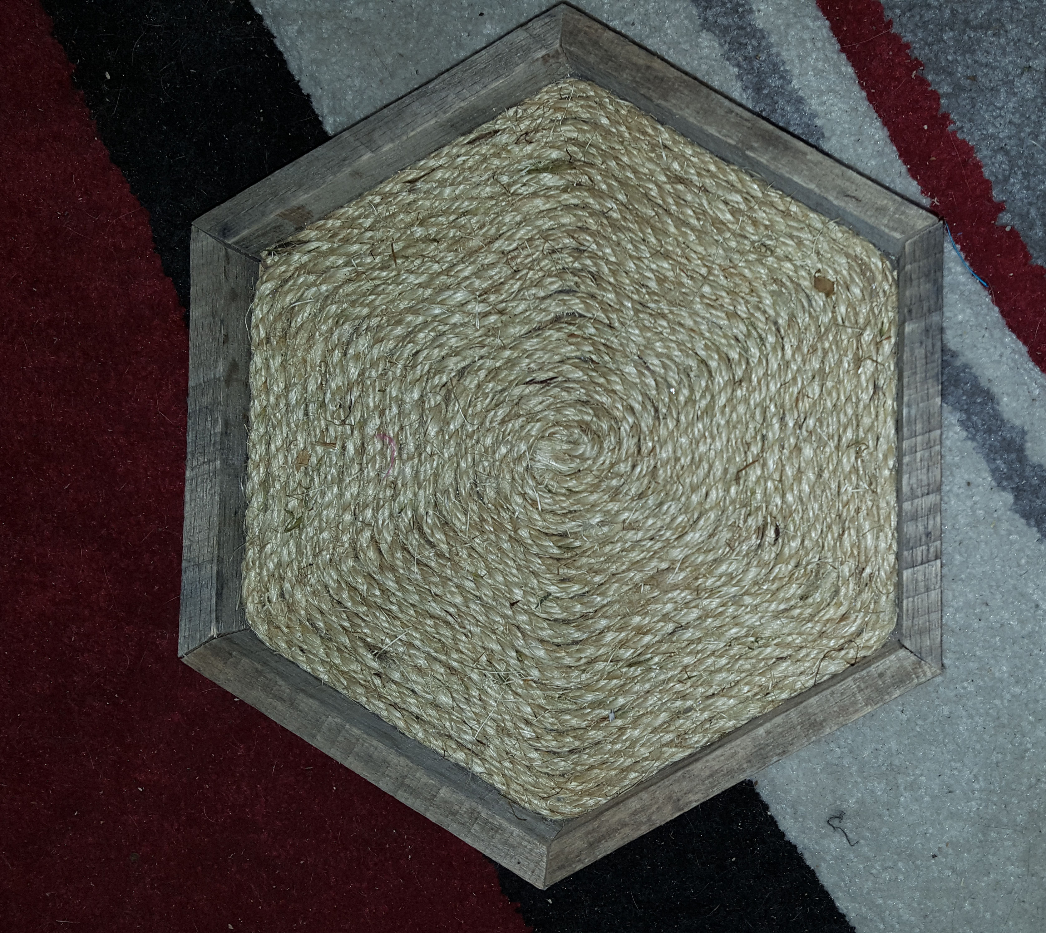 Reclaimed wood hexagon Cat Scratcher - Click Image to Close